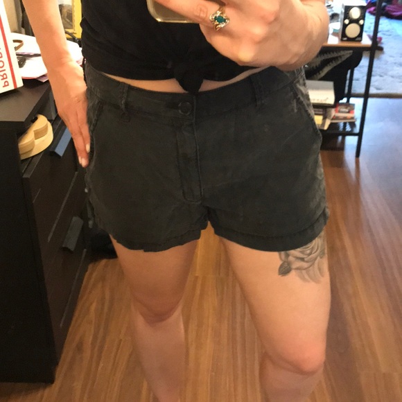 AE grey Soft shorts size 8 - Picture 6 of 6